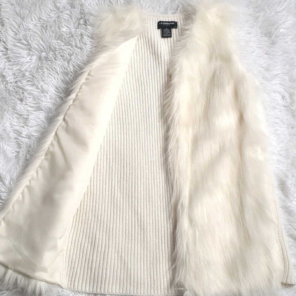 Liz Claiborne cream faux fur vest - Picture 3 of 6